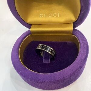 Gucci Black Ring in Luxurious Purple Box